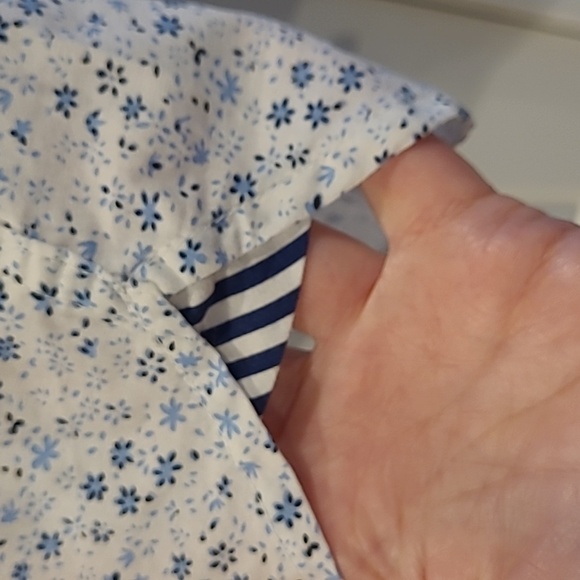 Mens casual button up. Size large - Picture 5 of 6